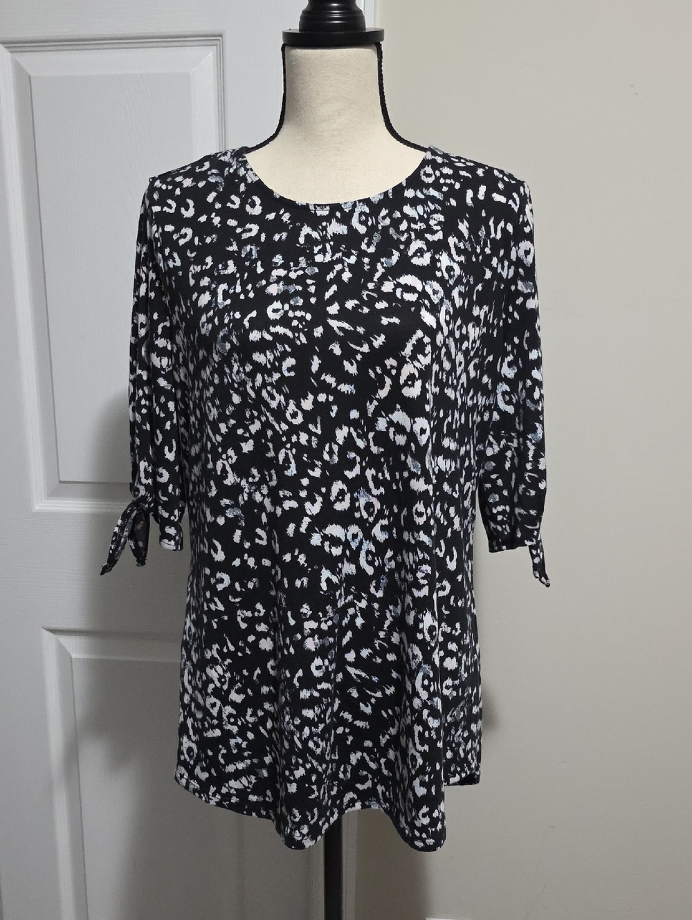 West Loop Cheetah Leopard Print 3/4 Ties, Bow Sleeve Tunic Top Medium
